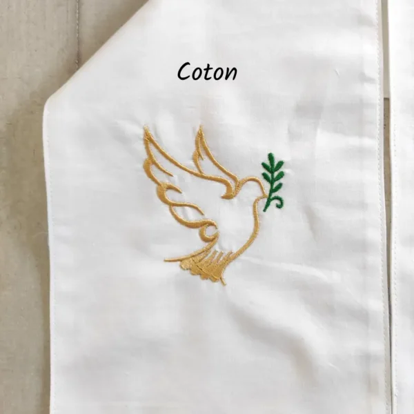 3 Echarpe de baptême personnalisée brodée avec une colombe